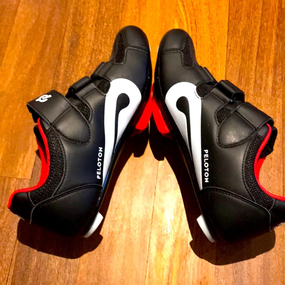 Peloton brand cycling shoes size 39 (womens 8)